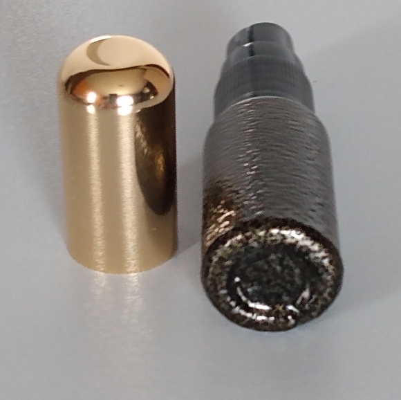 Black and Gold Tone Atomizer - Picture 4 of 5